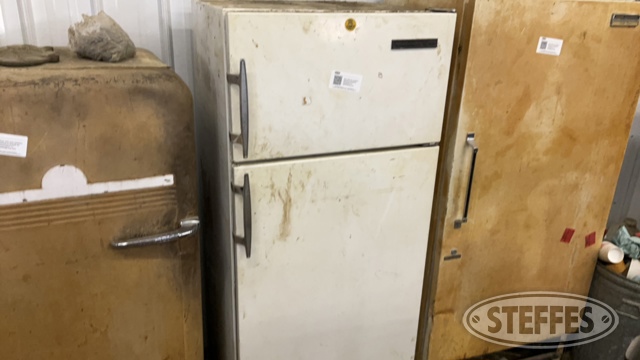 Kelvinator Refrigerator w/Contents
